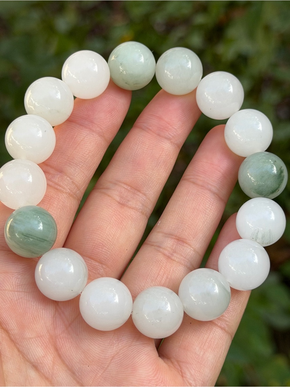 Elegant White & Light Green Jade Beaded Stretch Bracelet Palo